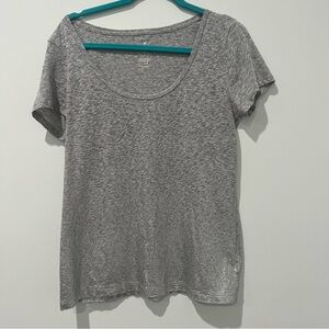 Gray Basic Short Sleeve Shirt With a Silver Metallic Gradient